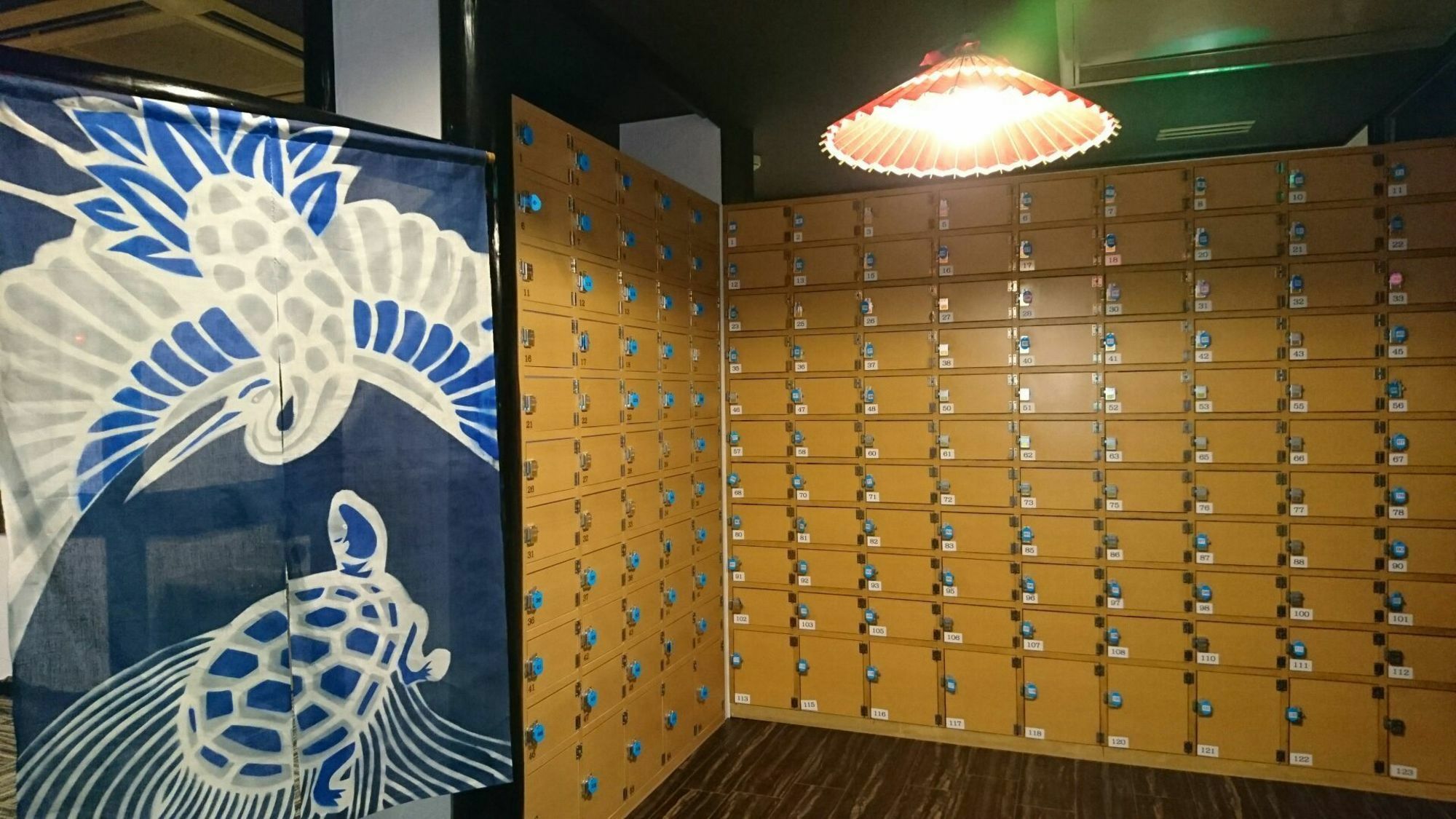 Capsule Hotel Hatagoya Tokio Buitenkant foto
